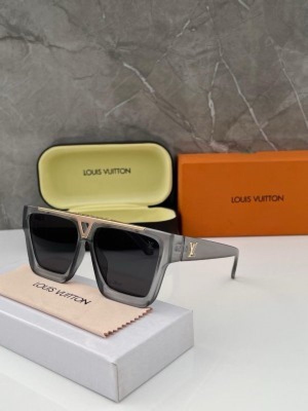 Louis Vuitton 1502 Grey Black Sunglasses