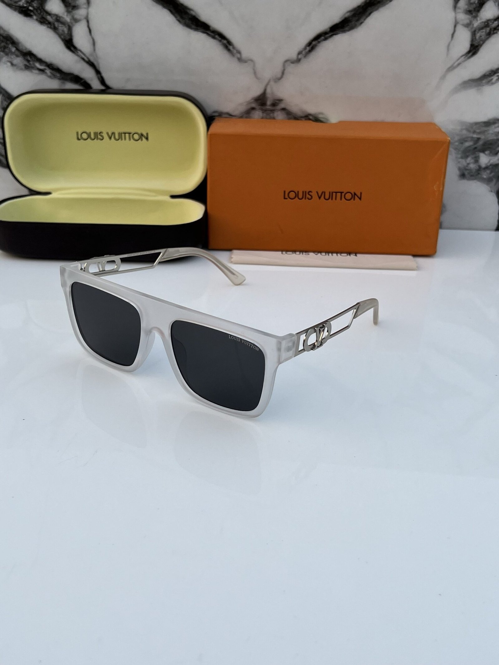 Louis Vuitton 128 White Black Sunglasses