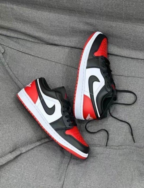 AIR JORDAN RETRO 1 BRED TOE SANTA