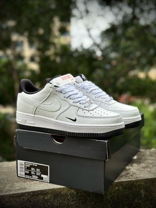 NIKEE AIRFORCE 1 WHITE BLACK MINI SWOOSH 2025