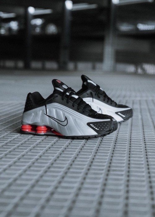 Nikee Shox R4 Black Metallic Silver