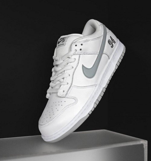 Supreme x Nikee SB Dunk Low White Grey
