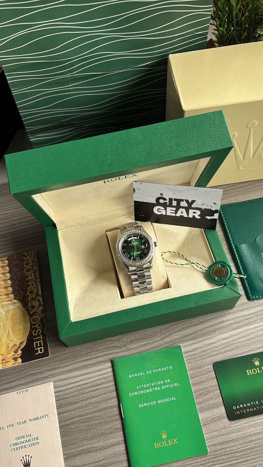 Rolex Oyster perpetual Day Date Diamond 40 Battery Green