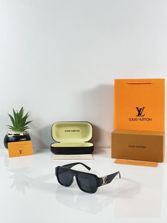 Louis Vuitton 2686 Gold Black