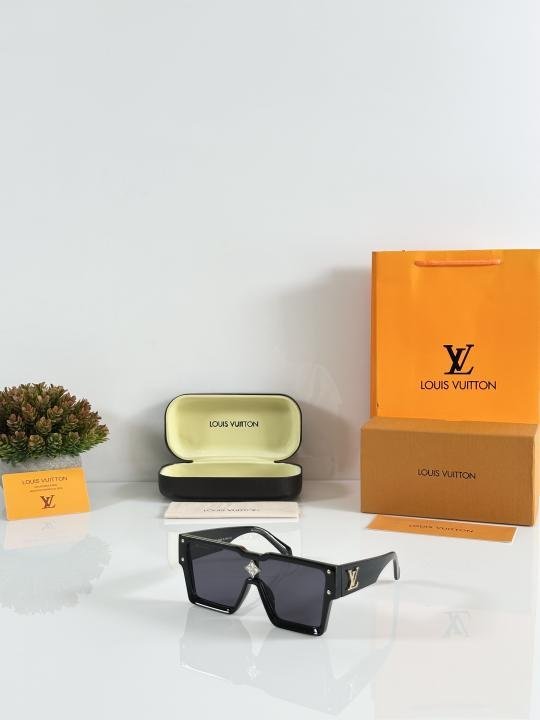 Louis Vuitton 6007 Black