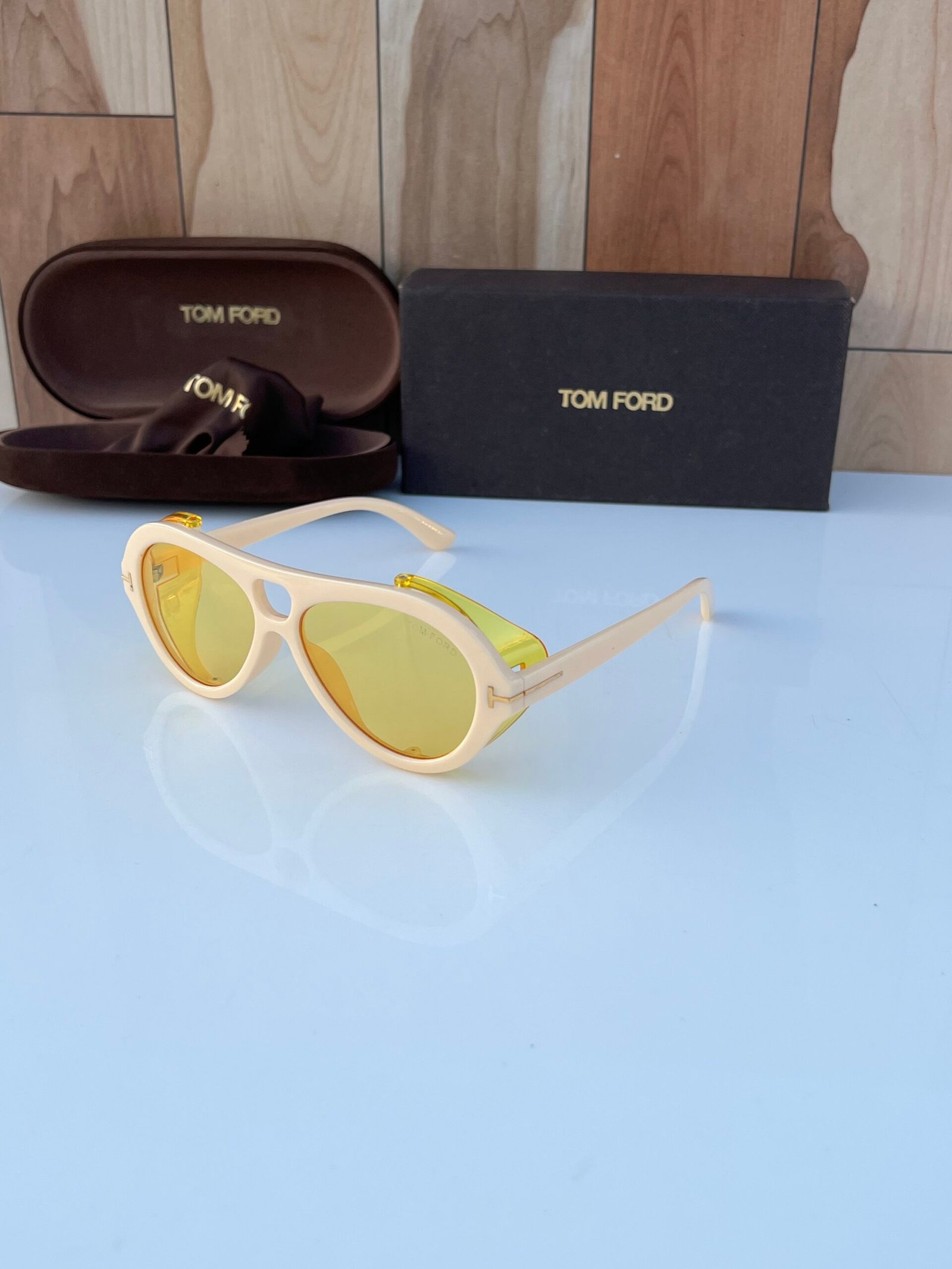 Tomford_77137_cream_yellow