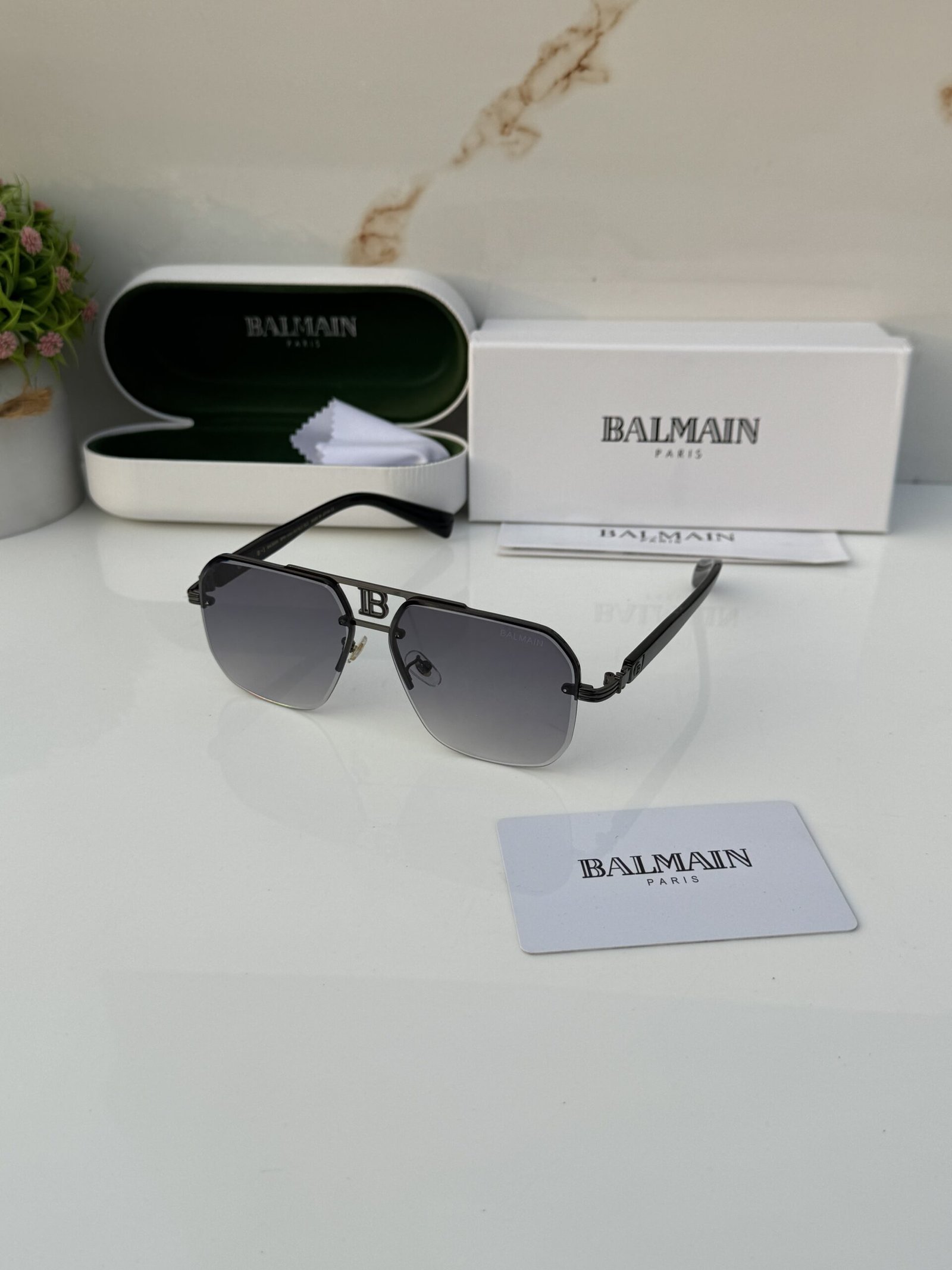 Balmain_72386_black_shaded