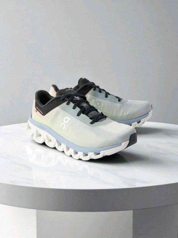 On CloudFlow 4 Glacier Champbray Grey White
