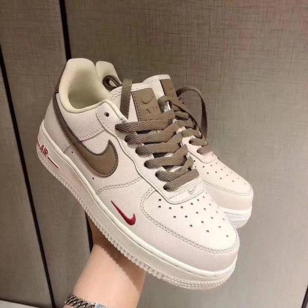 NIK.E AIRFORCE 1 COFFEE MILK