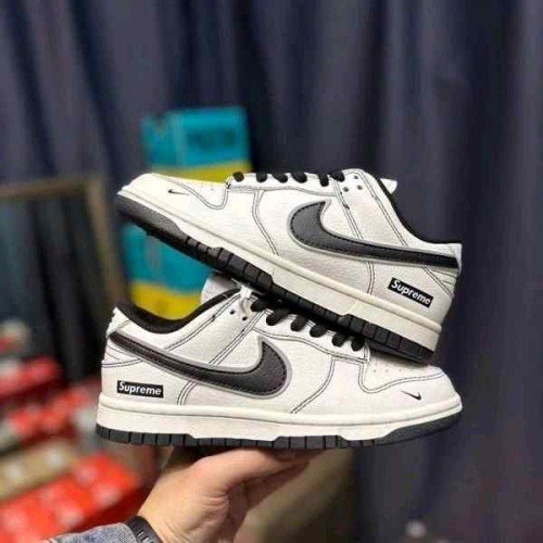 Supreme X Nikee Sb Dunk Low