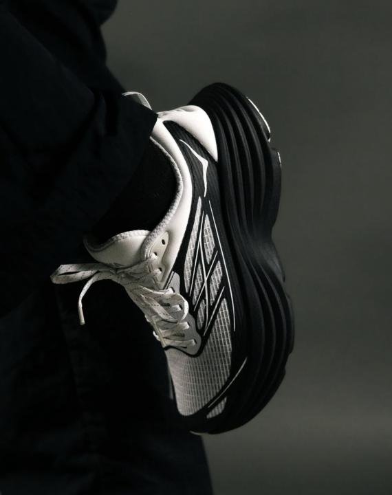 Hok.a Bondi 8 TS Caged - FrostBlack