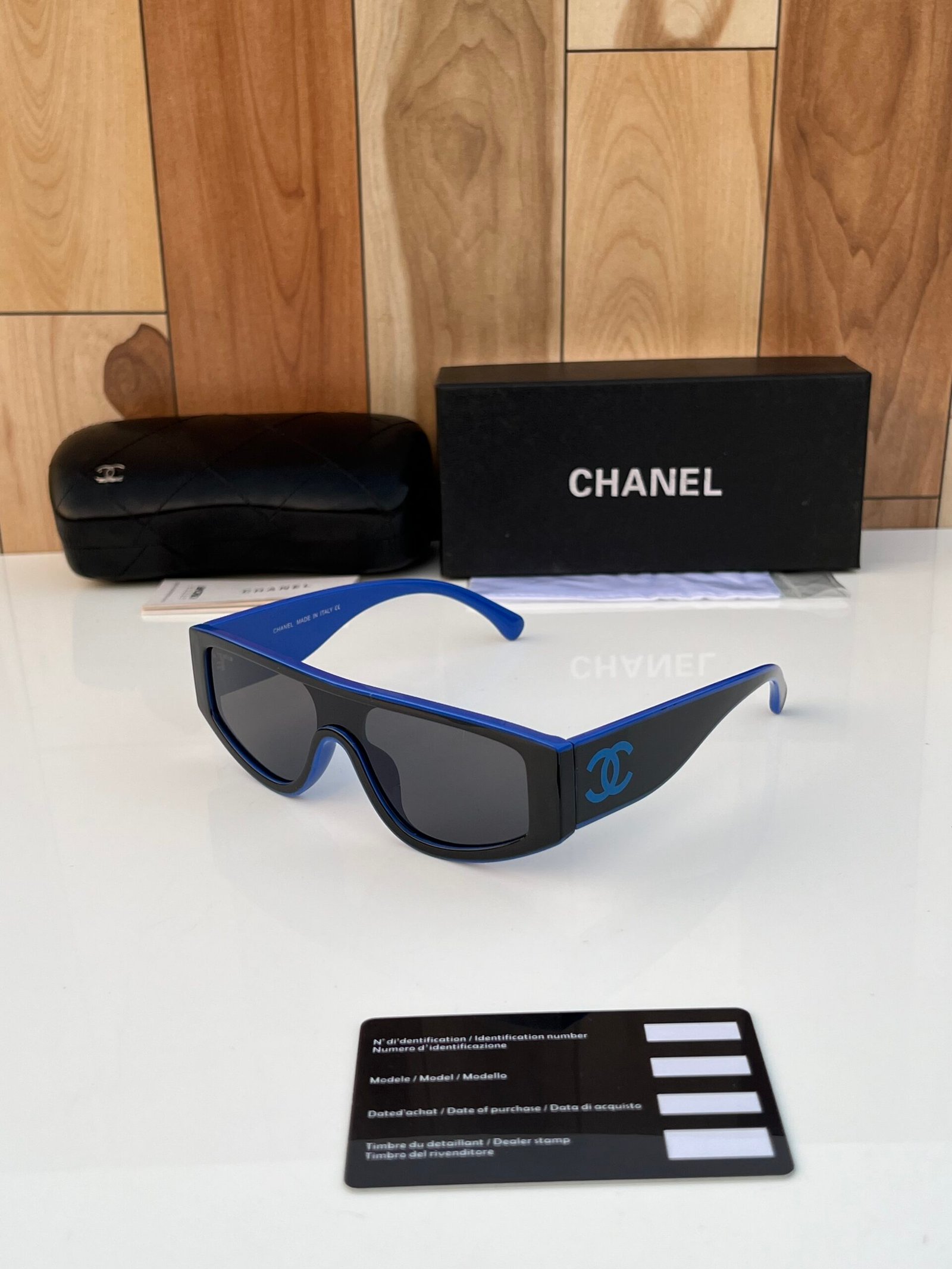 Chanel_1001_blue_black