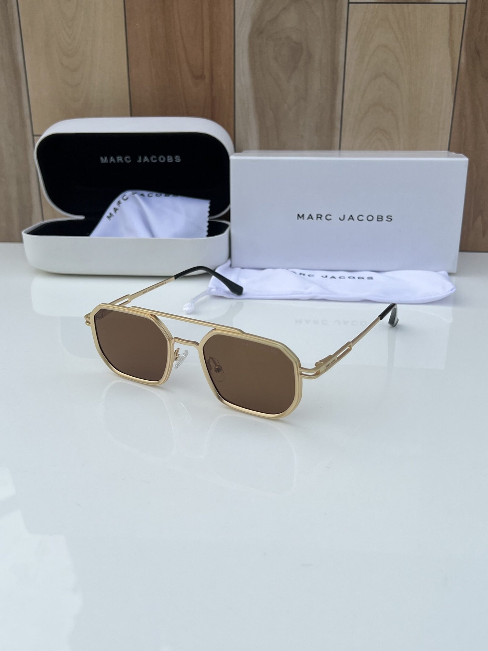 Marc_jacobs_98278_gold_brown