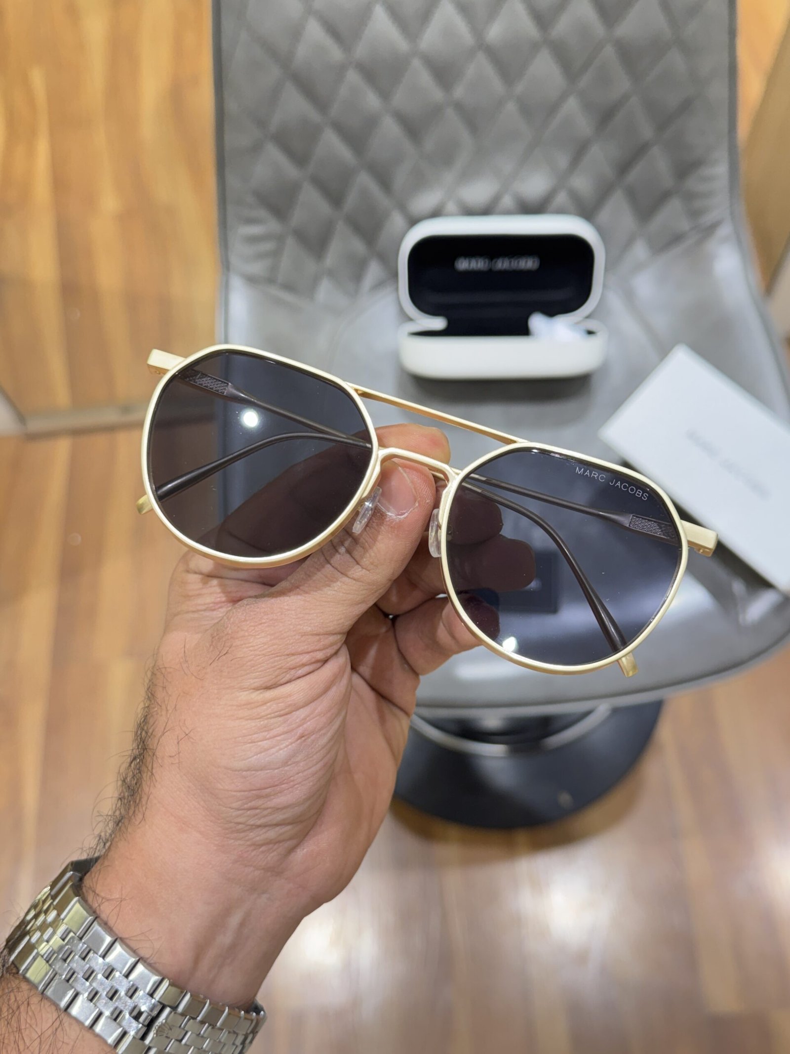 Marc_jacobs_metal_gold_black