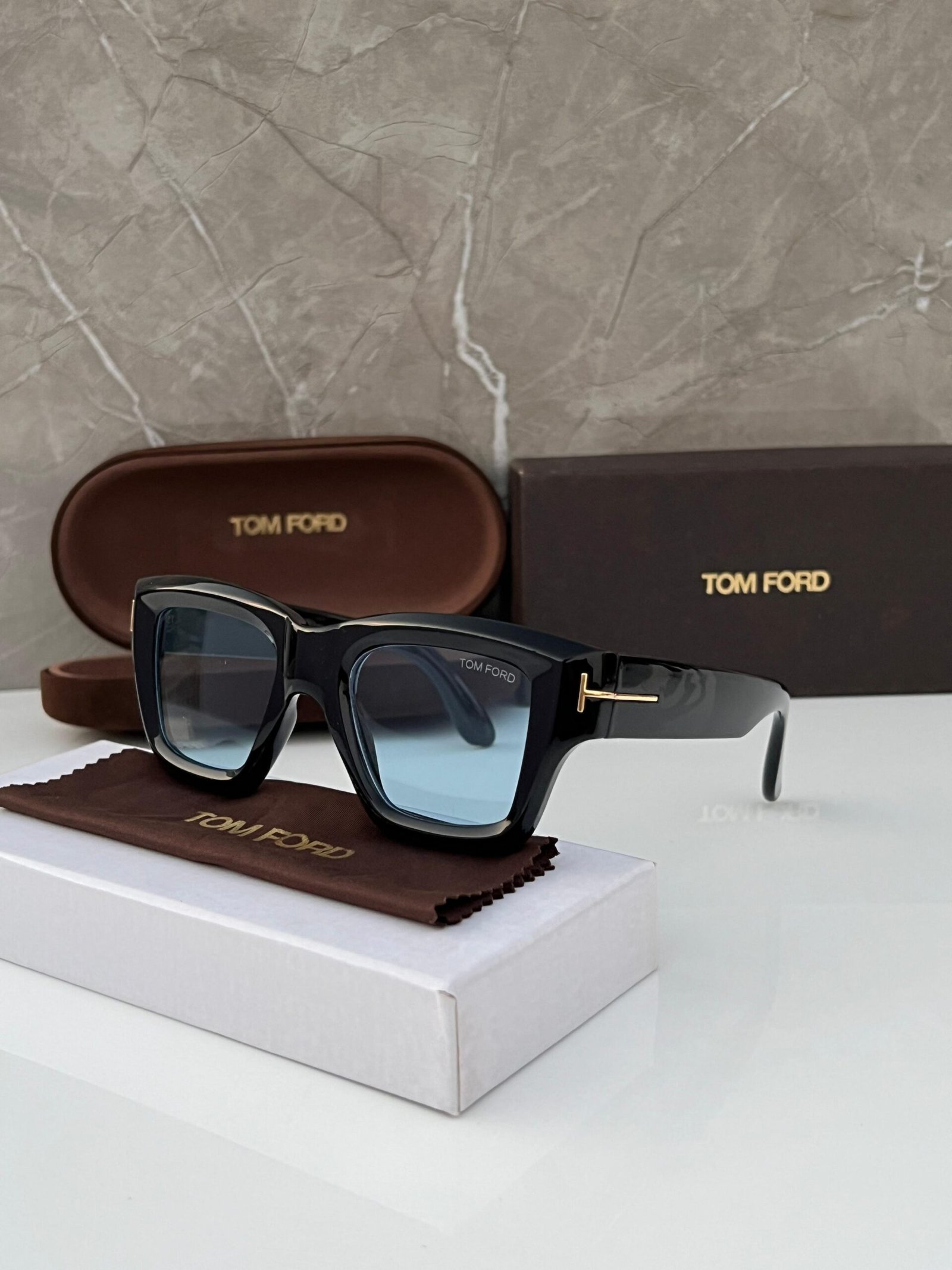 Tomford_4184_black_blue
