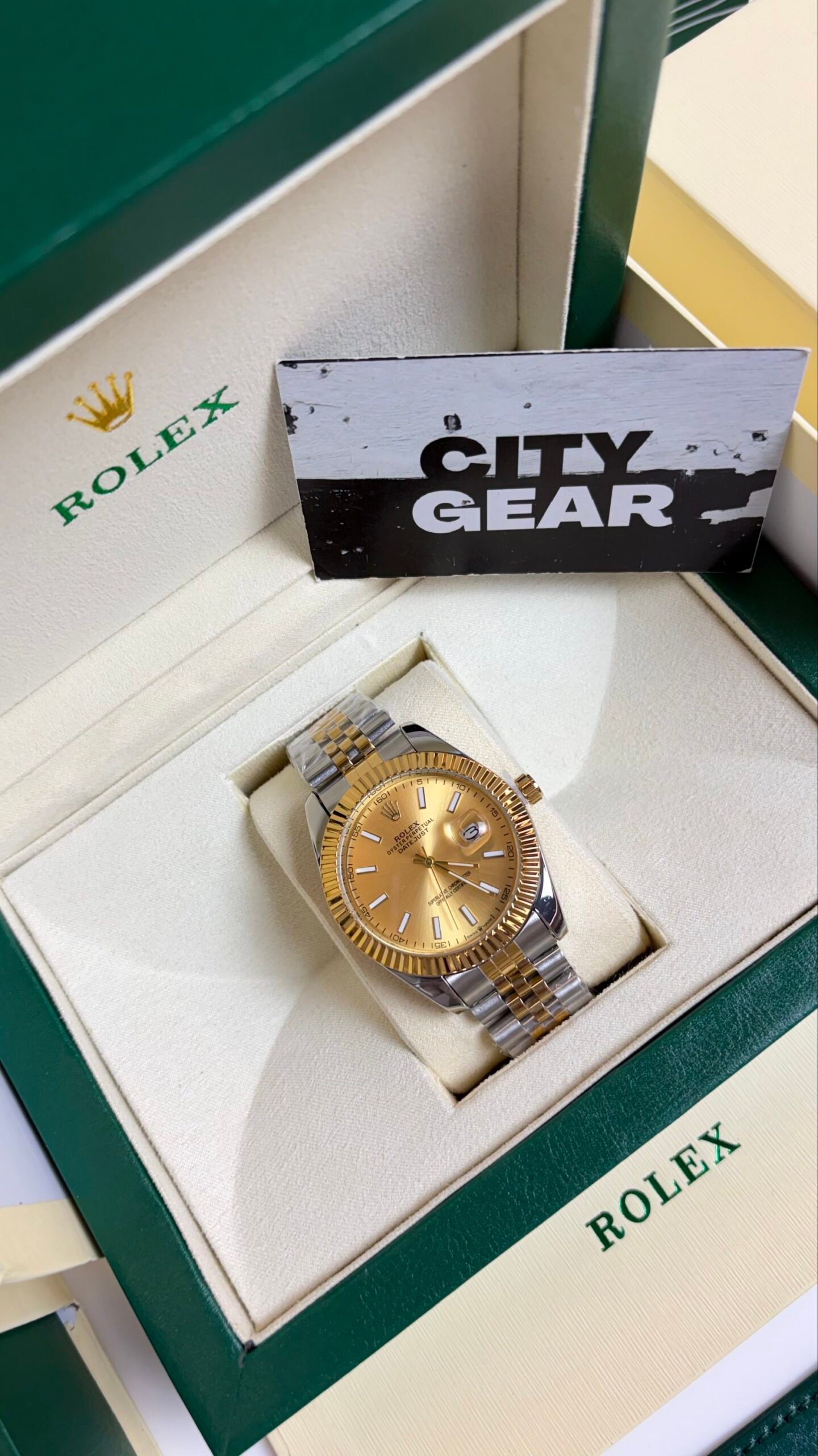 Rolex Oyster Perpetual Date Just 2Ton Gold