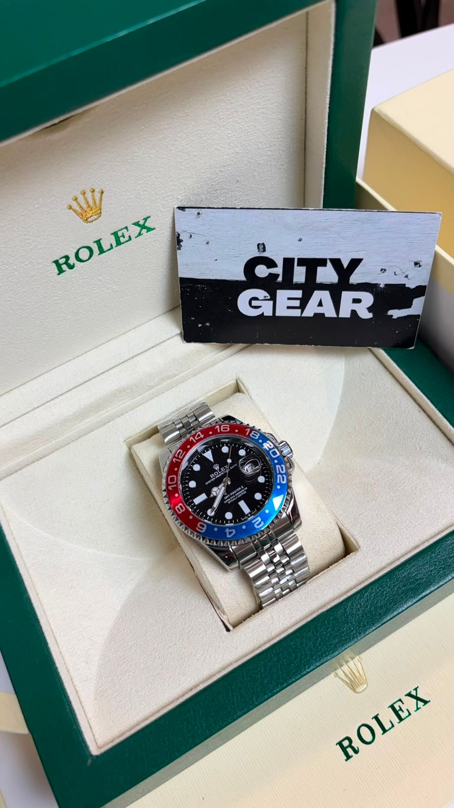 Roleex Oyster Perpetual Gmt Master "Pepsi Edition"